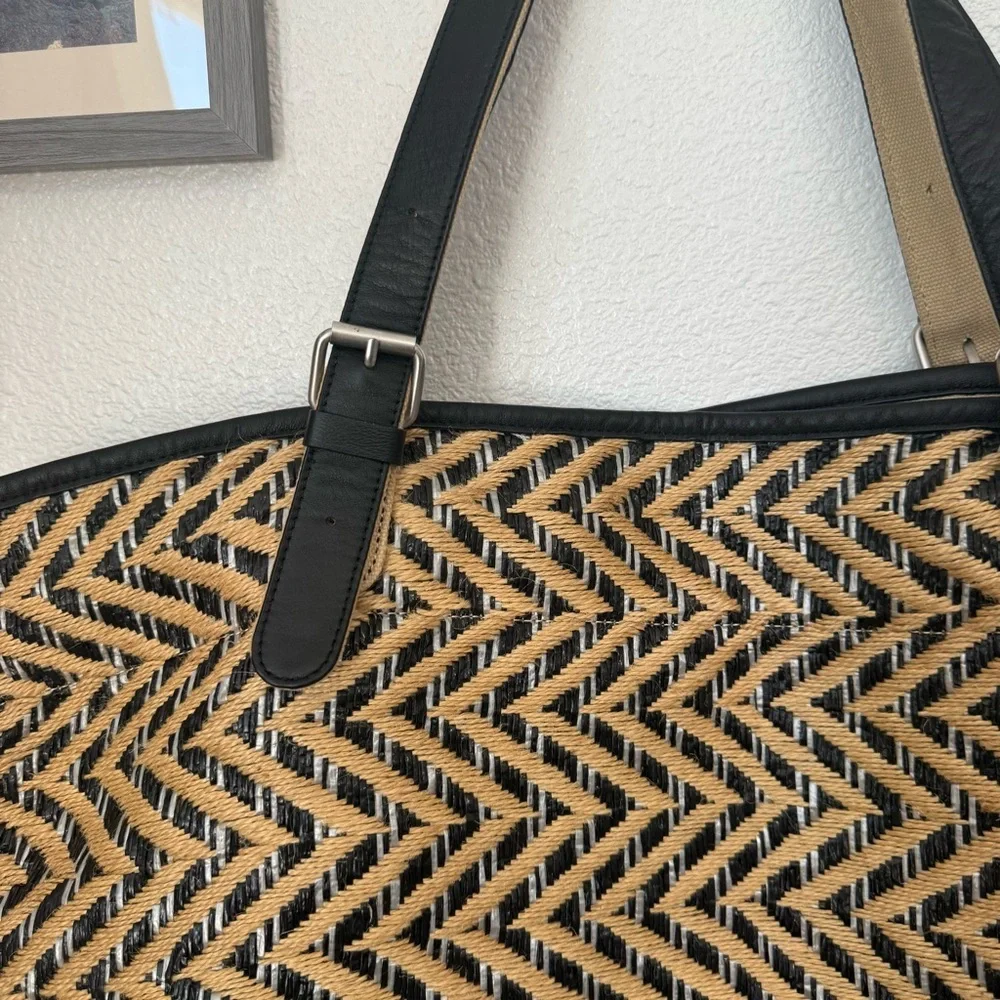 TOMS Island Chevron Woven Straw Large Tote Bag - Picture 7 of 9